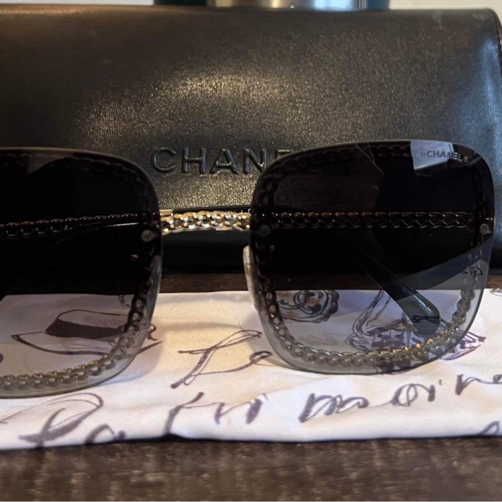 Black chanel sunglasses worn just twice